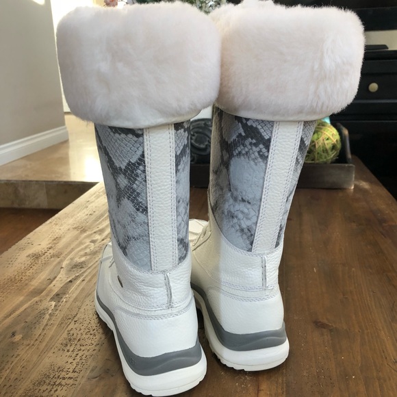 🎁UGG Adirondack Tall III Snake White Boots - Picture 5 of 8